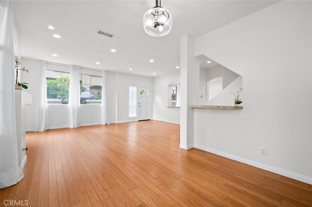 MLS #OC25233013 image #5