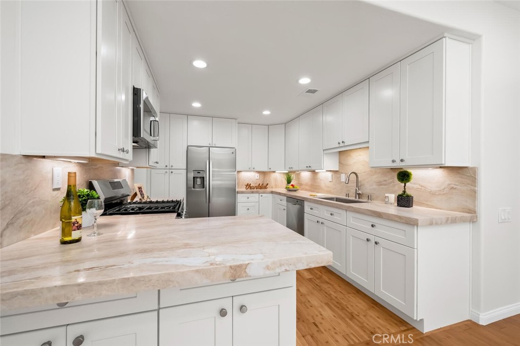 MLS #OC25233013 image #6