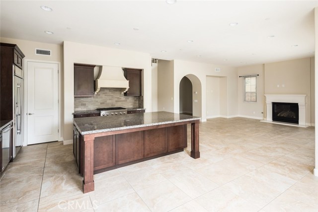 MLS #OC25233058 image #10