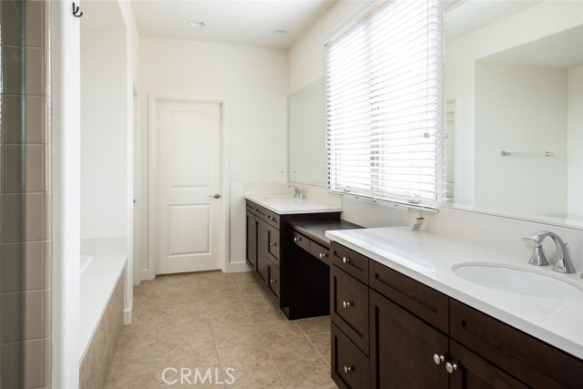 MLS #OC25233058 image #19