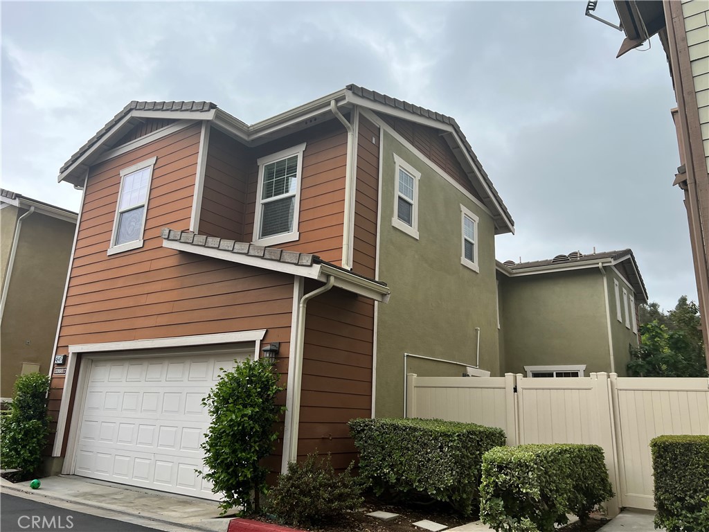 MLS #OC25233066 image #1