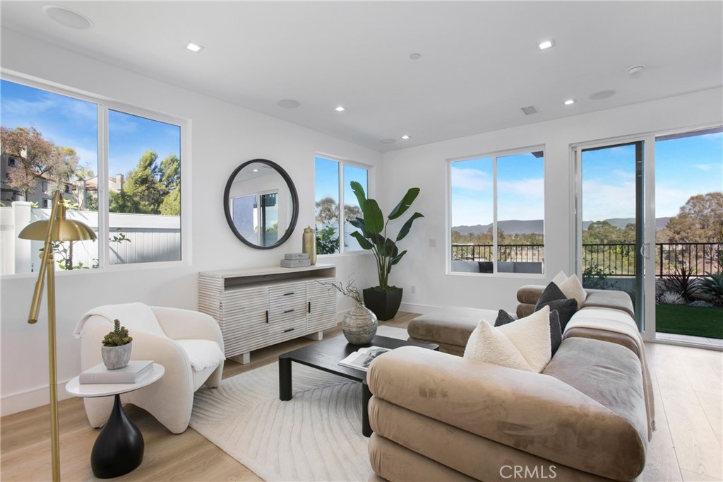 MLS #OC25233088 image #12