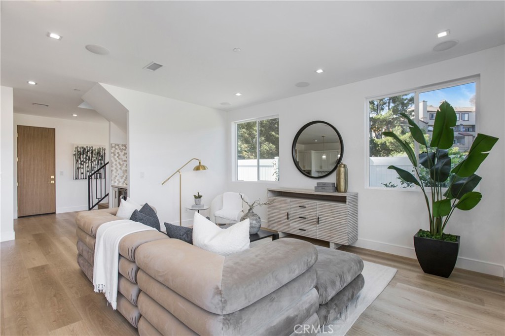 MLS #OC25233088 image #13