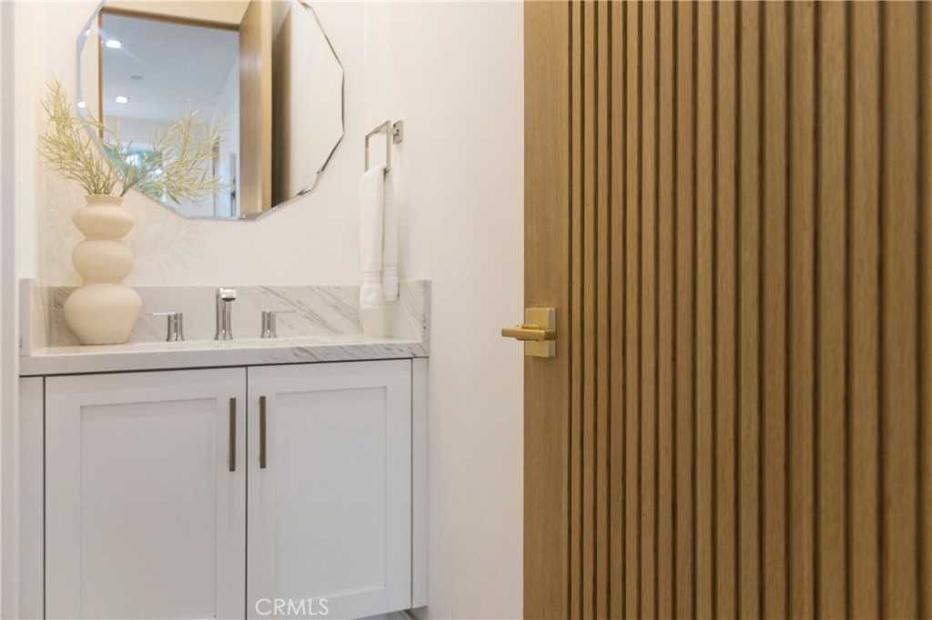 MLS #OC25233088 image #17