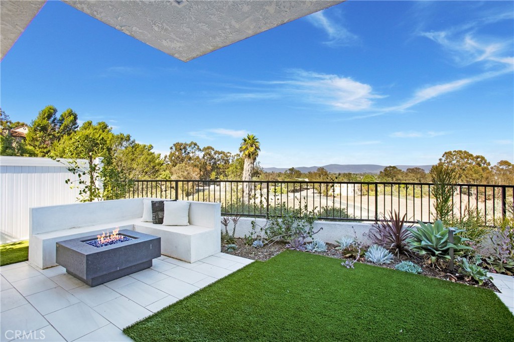 MLS #OC25233088 image #2