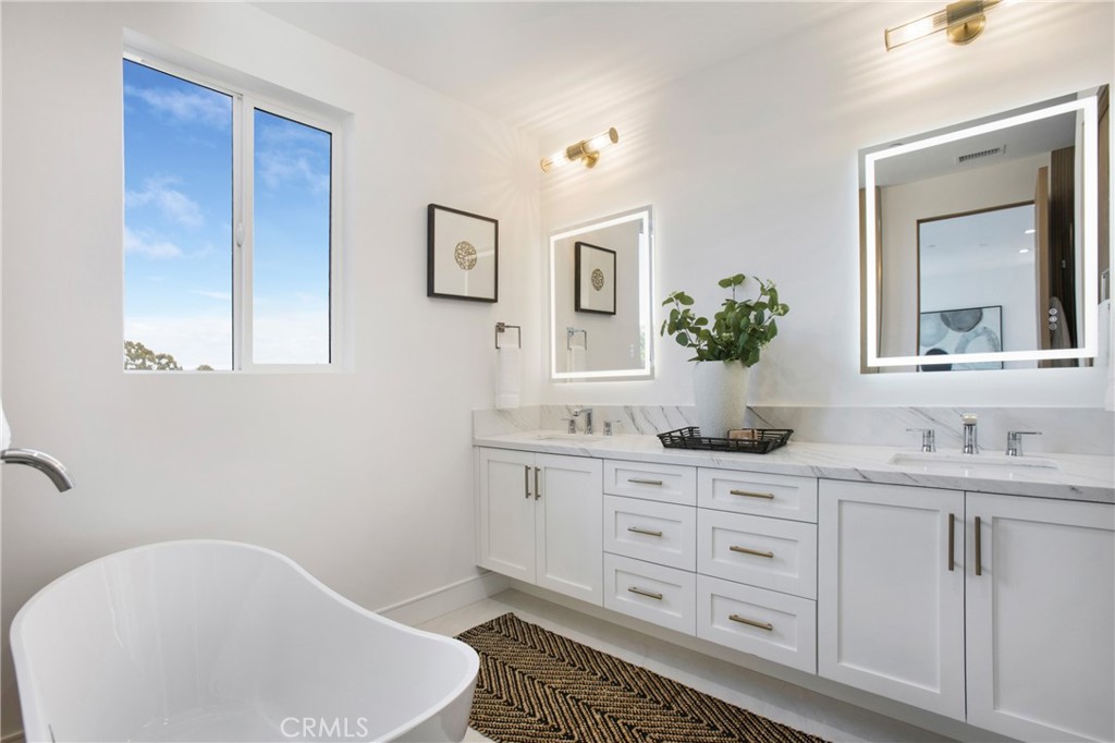 MLS #OC25233088 image #24