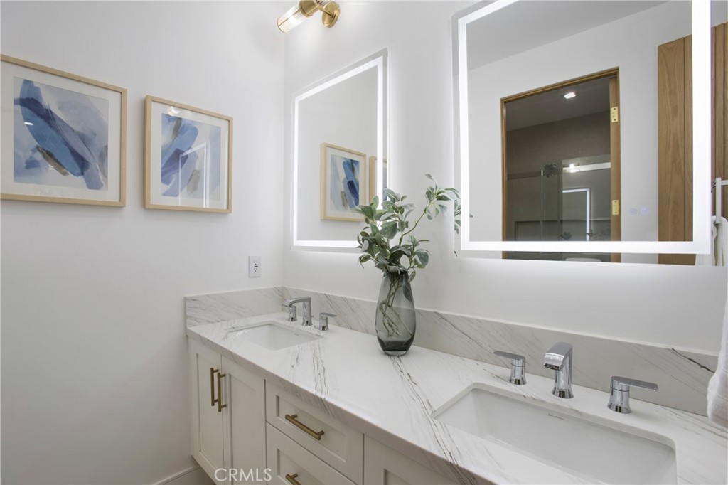 MLS #OC25233088 image #32