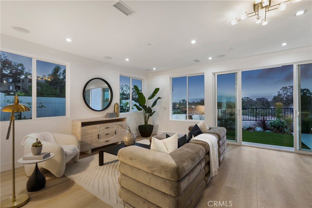 MLS #OC25233088 image #54