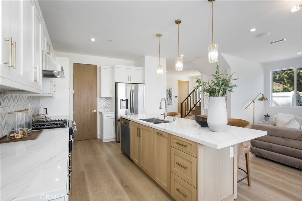 MLS #OC25233088 image #9