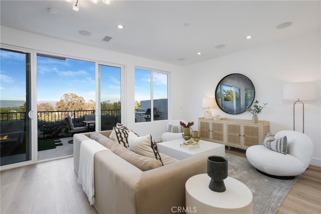 MLS #OC25233090 image #1