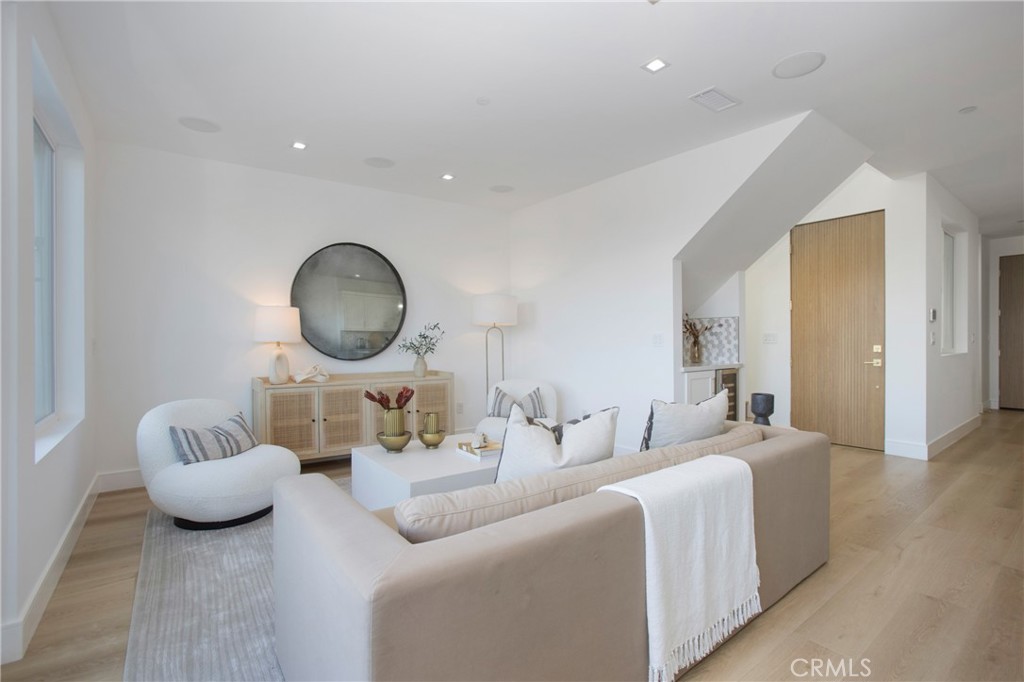 MLS #OC25233090 image #10