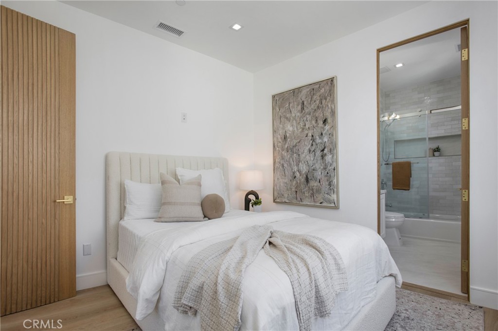 MLS #OC25233090 image #31