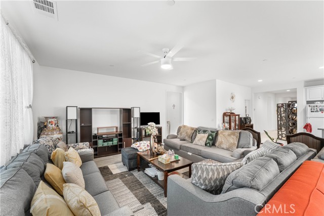 MLS #OC25233136 image #11