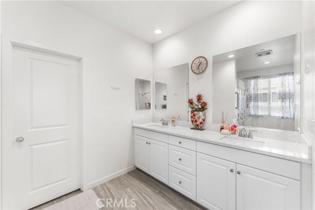 MLS #OC25233136 image #27