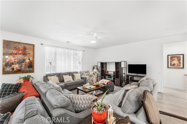 MLS #OC25233136 image #9