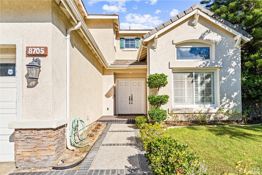 MLS #OC25233238 image #1