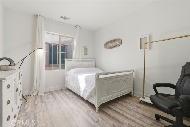 MLS #OC25233356 image #24