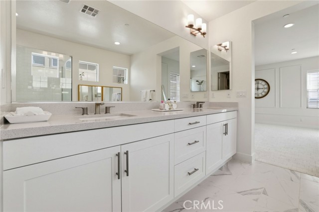 MLS #OC25233356 image #34