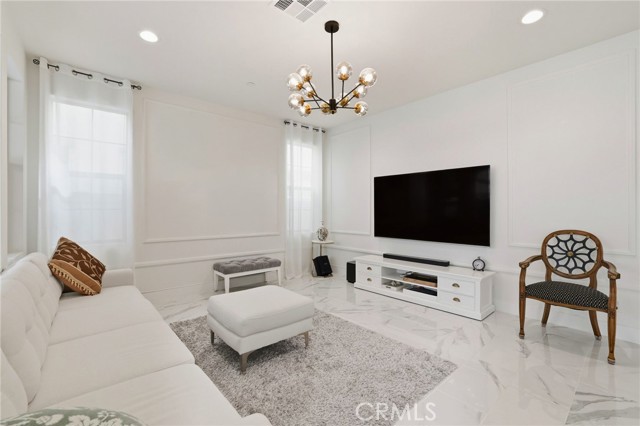 MLS #OC25233356 image #4