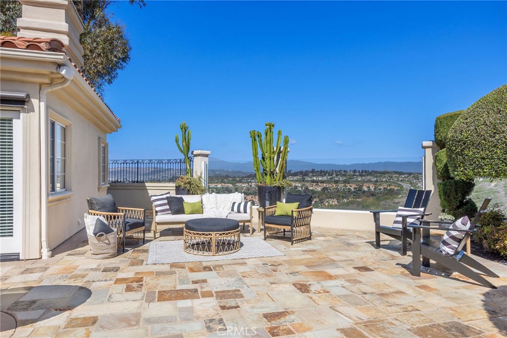 MLS #OC25233382 image #1