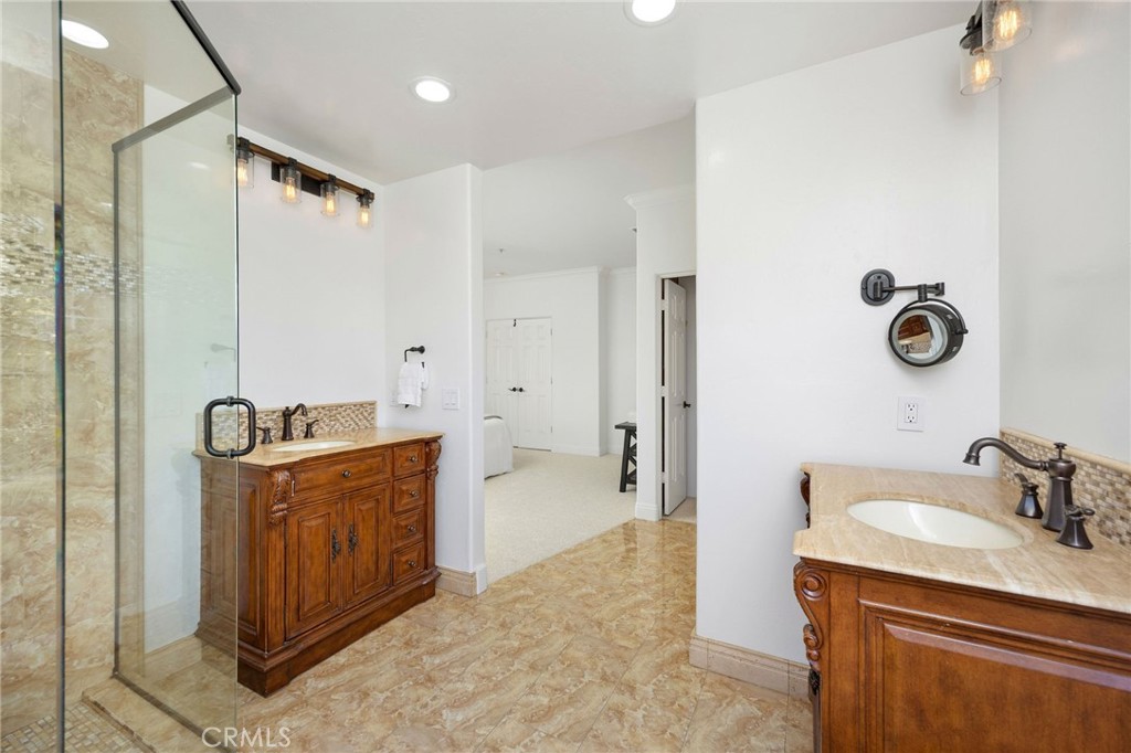 MLS #OC25233382 image #32