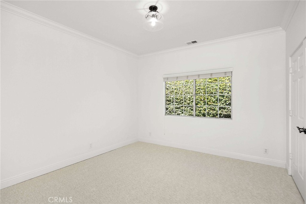 MLS #OC25233382 image #37