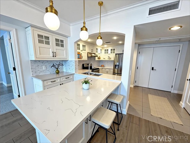 MLS #OC25233540 image #2