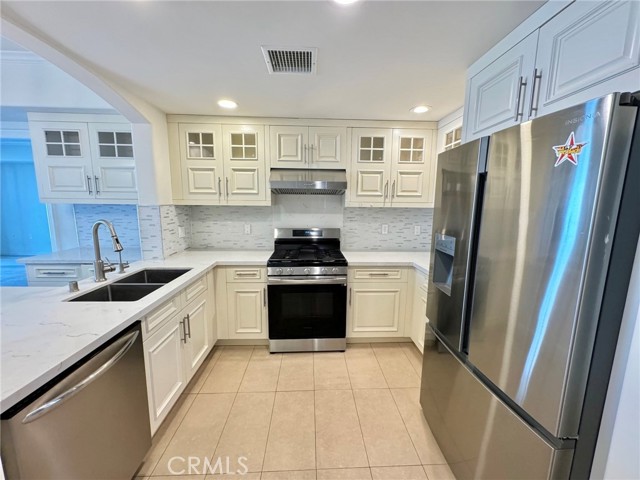MLS #OC25233540 image #5
