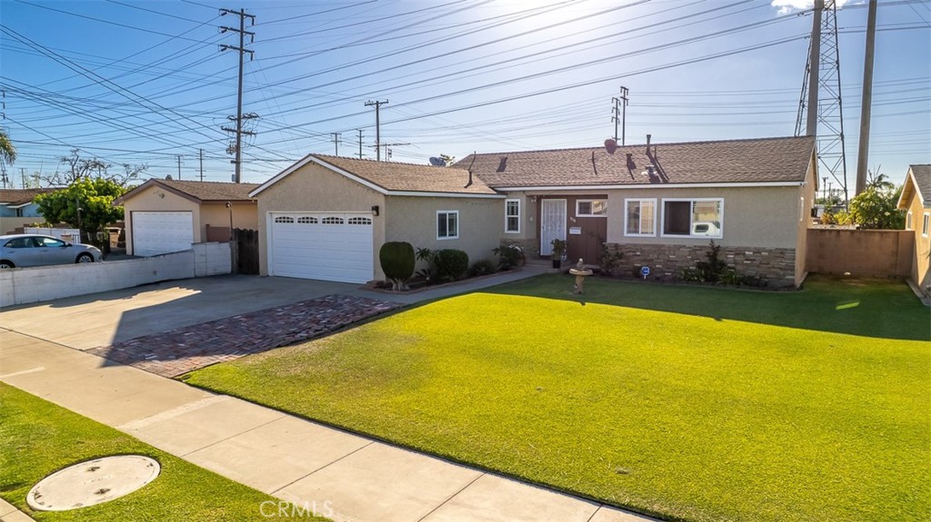 MLS #OC25233704 image #1