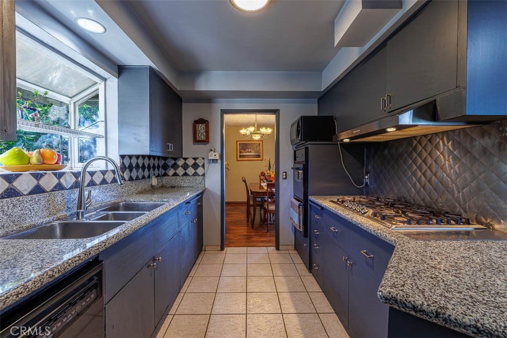 MLS #OC25233704 image #10