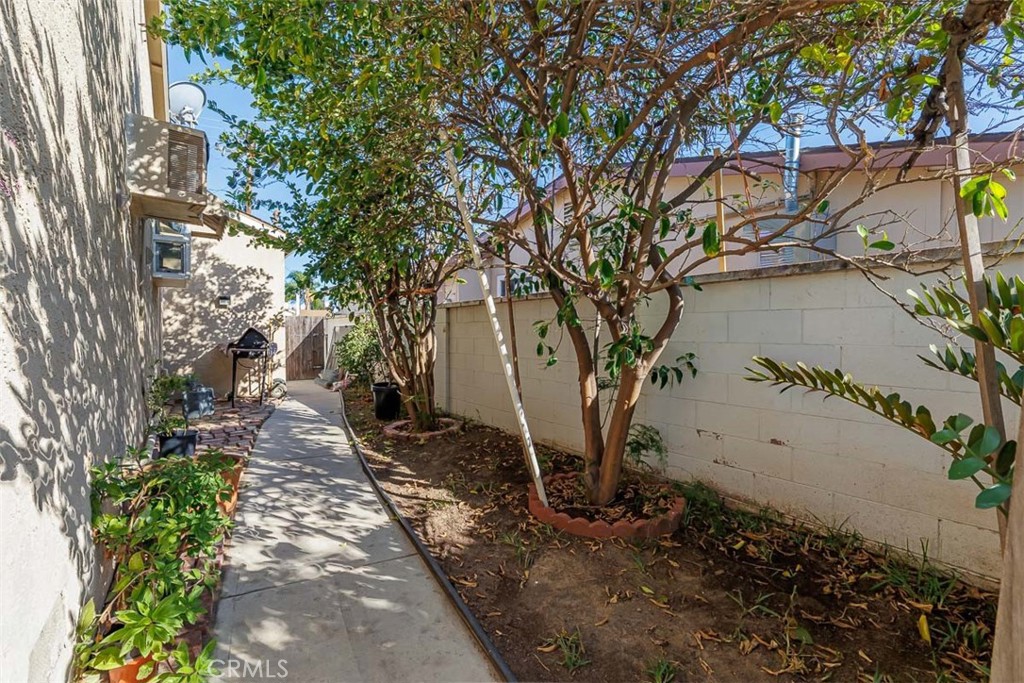 MLS #OC25233704 image #24