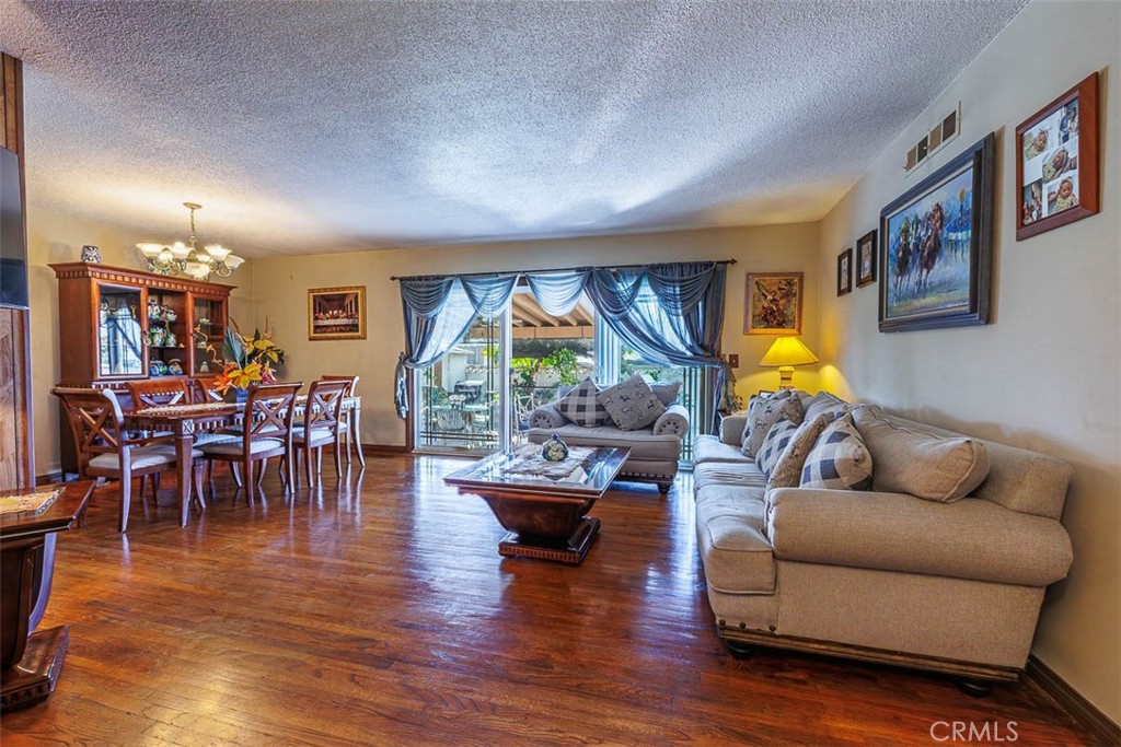 MLS #OC25233704 image #4