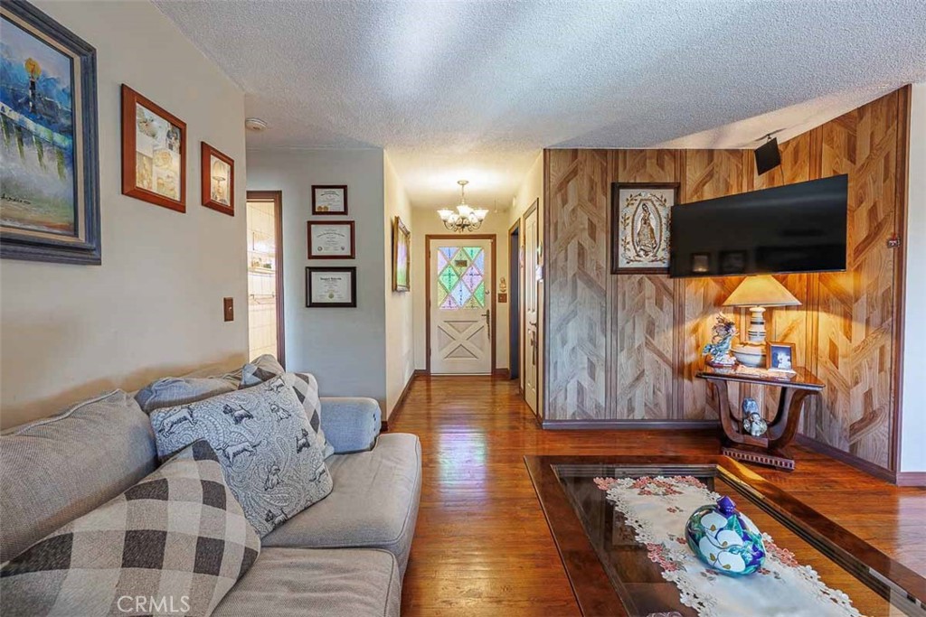 MLS #OC25233704 image #6