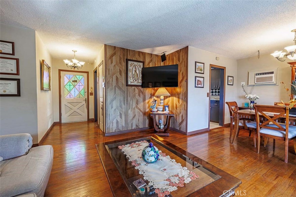 MLS #OC25233704 image #7