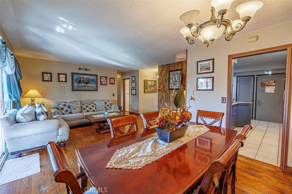 MLS #OC25233704 image #9