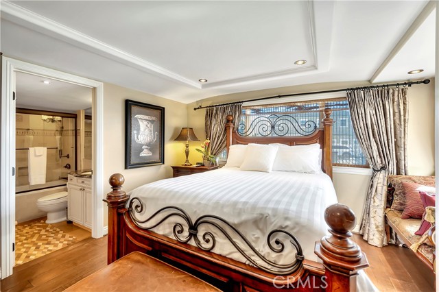 MLS #OC25233708 image #32