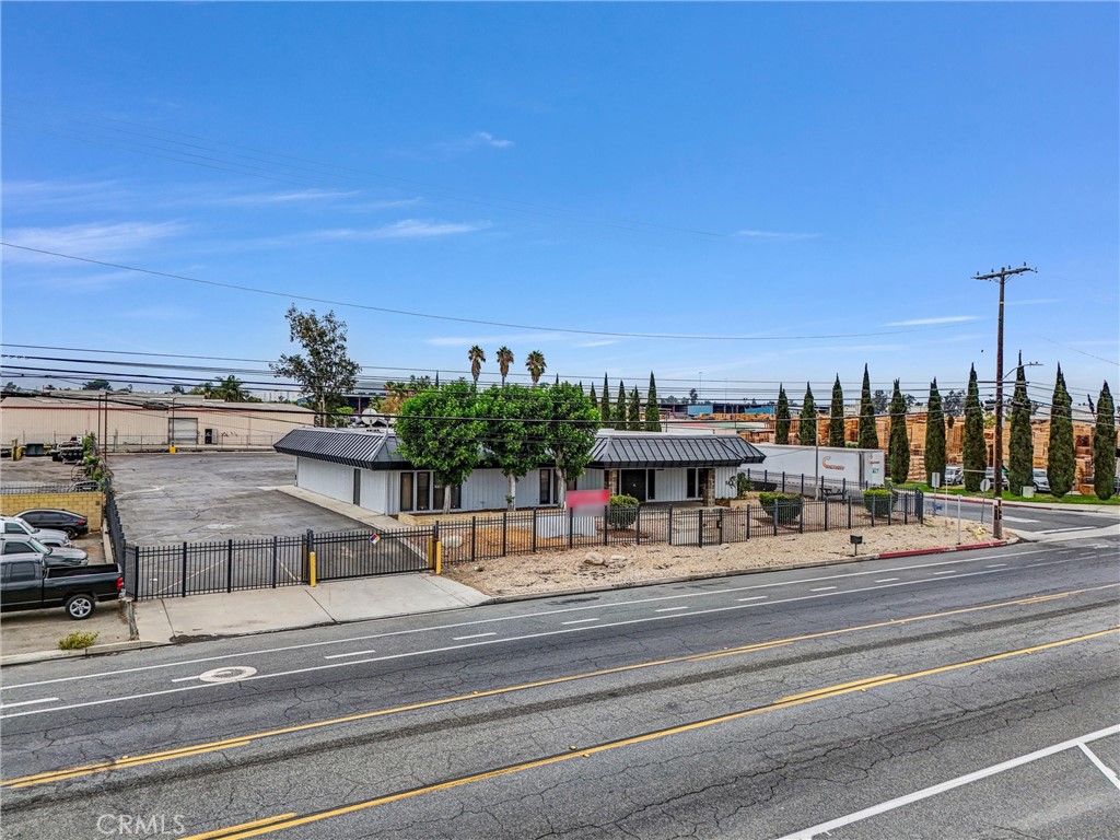 MLS #OC25233768 image #1