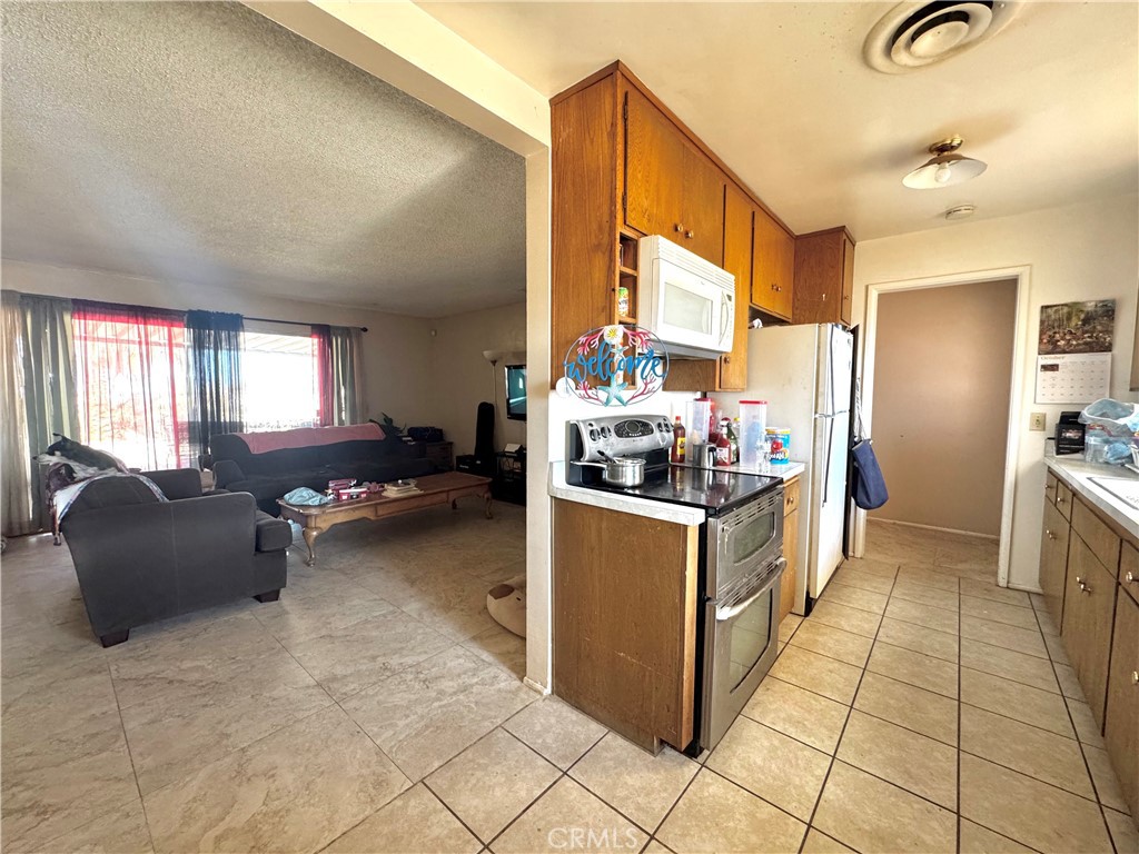 MLS #OC25233837 image #2