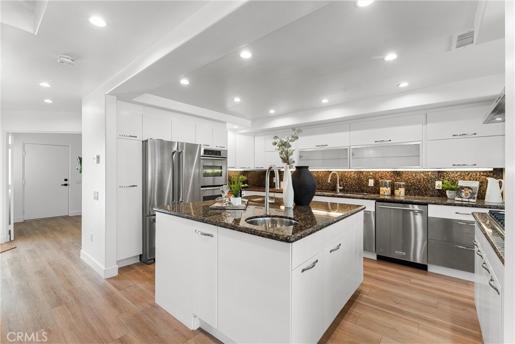 MLS #OC25233854 image #15