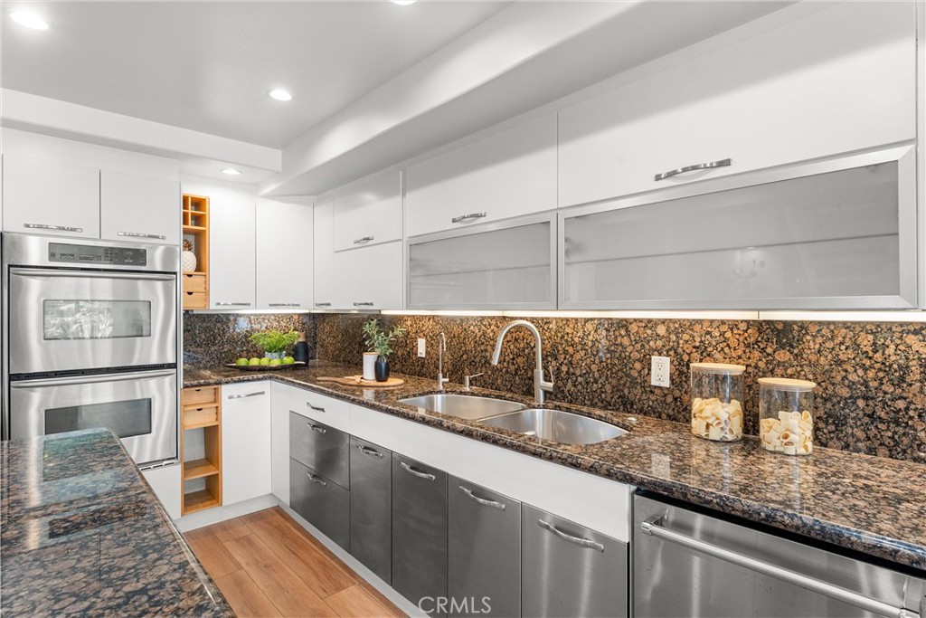 MLS #OC25233854 image #16