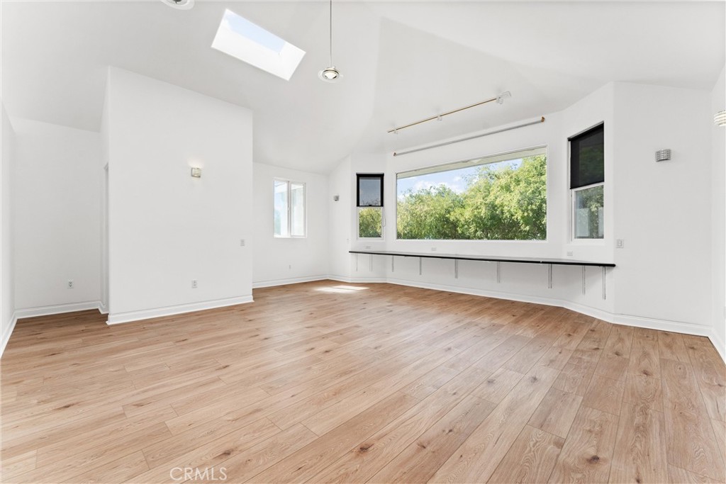 MLS #OC25233854 image #32