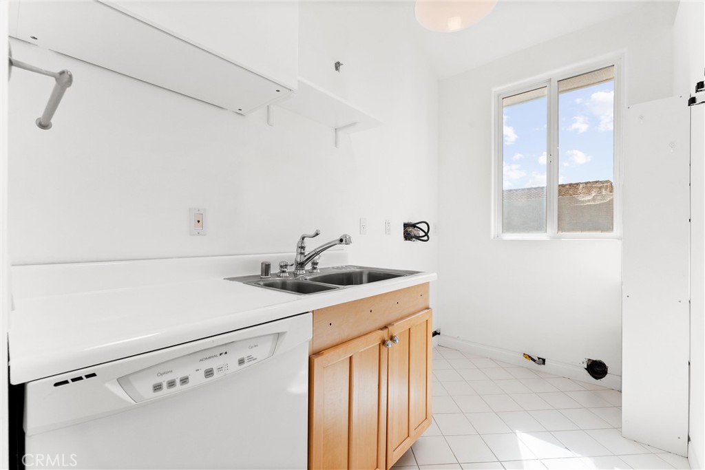 MLS #OC25233854 image #33