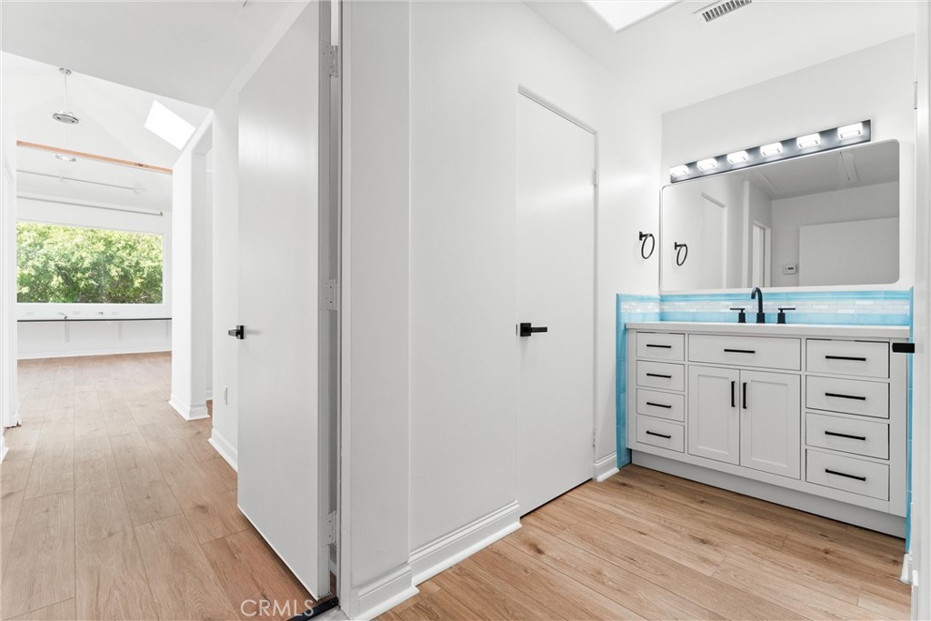 MLS #OC25233854 image #34