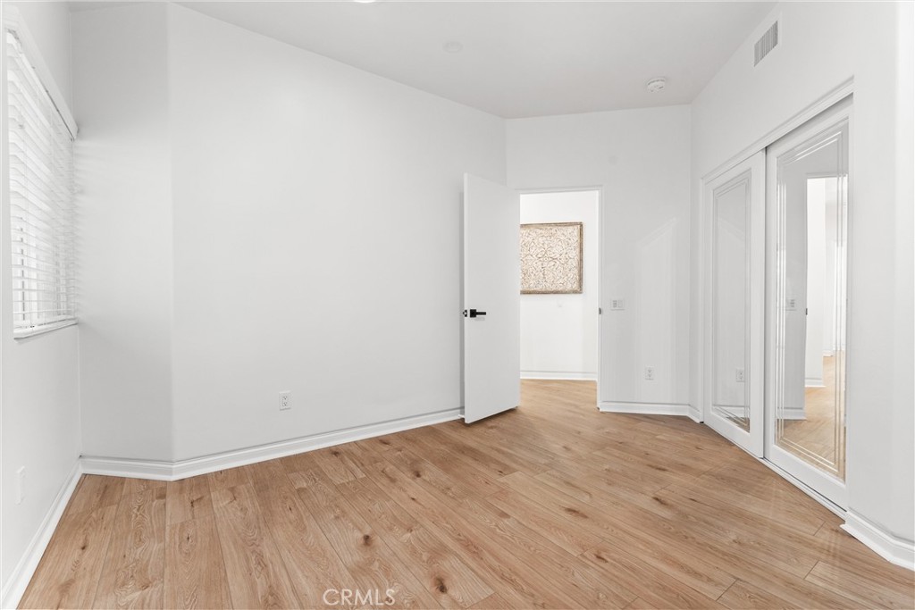 MLS #OC25233854 image #37