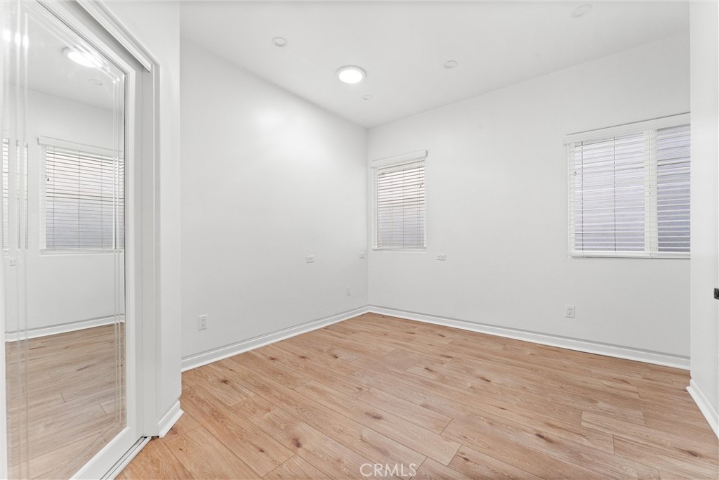 MLS #OC25233854 image #38