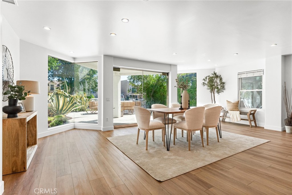 MLS #OC25233854 image #4