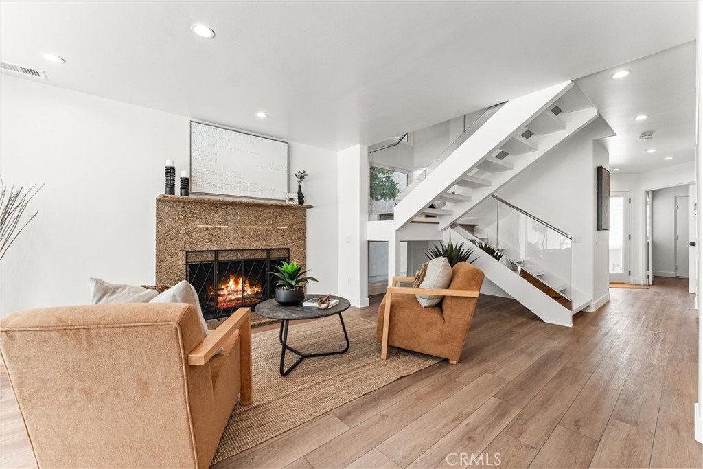 MLS #OC25233854 image #8