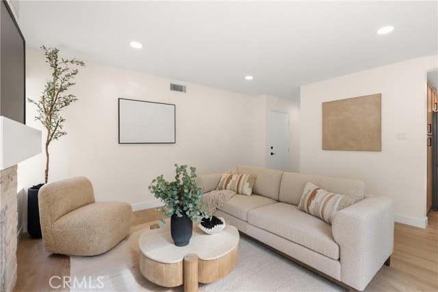 MLS #OC25233872 image #10