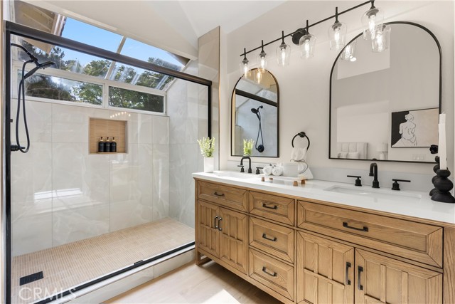 MLS #OC25233872 image #32