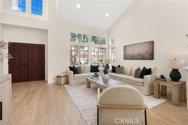 MLS #OC25233872 image #4